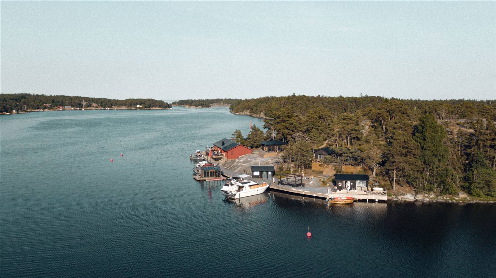 Skärgården från ovan med öar och vatten
